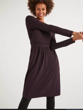BODEN Abigail Jersey Dress in Fig and Black Maple Leaf Print EUC